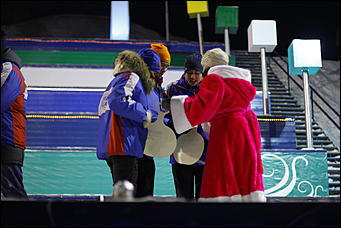 13 января 2012г. Барнаул , площадь Сахарова   Радиостанция «Юмор ФМ Барнаул» отметила пятилетие и Старый Новый год