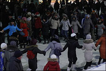 13 января 2012г. Барнаул , площадь Сахарова   Радиостанция «Юмор ФМ Барнаул» отметила пятилетие и Старый Новый год