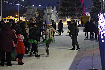 13 января 2012г. Барнаул , площадь Сахарова   Радиостанция «Юмор ФМ Барнаул» отметила пятилетие и Старый Новый год
