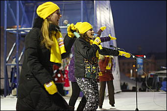 13 января 2012г. Барнаул , площадь Сахарова   Радиостанция «Юмор ФМ Барнаул» отметила пятилетие и Старый Новый год