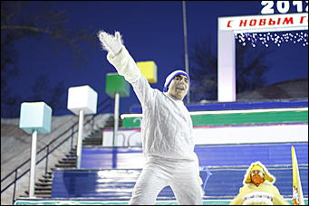 13 января 2012г. Барнаул , площадь Сахарова   Радиостанция «Юмор ФМ Барнаул» отметила пятилетие и Старый Новый год