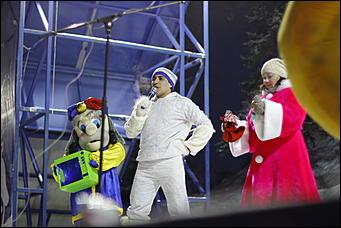 13 января 2012г. Барнаул , площадь Сахарова   Радиостанция «Юмор ФМ Барнаул» отметила пятилетие и Старый Новый год