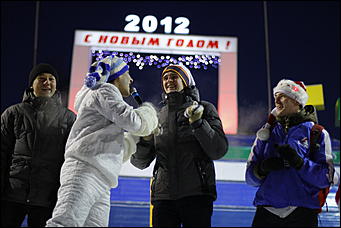 13 января 2012г. Барнаул , площадь Сахарова   Радиостанция «Юмор ФМ Барнаул» отметила пятилетие и Старый Новый год