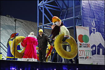 13 января 2012г. Барнаул , площадь Сахарова   Радиостанция «Юмор ФМ Барнаул» отметила пятилетие и Старый Новый год