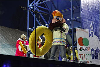 13 января 2012г. Барнаул , площадь Сахарова   Радиостанция «Юмор ФМ Барнаул» отметила пятилетие и Старый Новый год