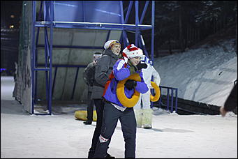 13 января 2012г. Барнаул , площадь Сахарова   Радиостанция «Юмор ФМ Барнаул» отметила пятилетие и Старый Новый год