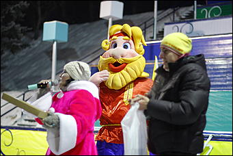 13 января 2012г. Барнаул , площадь Сахарова   Радиостанция «Юмор ФМ Барнаул» отметила пятилетие и Старый Новый год