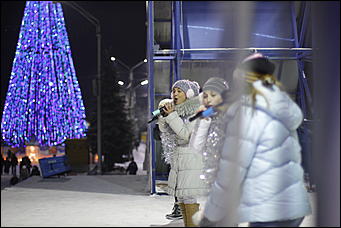 13 января 2012г. Барнаул , площадь Сахарова   Радиостанция «Юмор ФМ Барнаул» отметила пятилетие и Старый Новый год