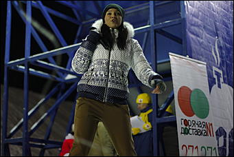 13 января 2012г. Барнаул , площадь Сахарова   Радиостанция «Юмор ФМ Барнаул» отметила пятилетие и Старый Новый год