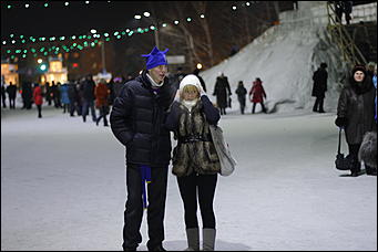 13 января 2012г. Барнаул , площадь Сахарова   Радиостанция «Юмор ФМ Барнаул» отметила пятилетие и Старый Новый год