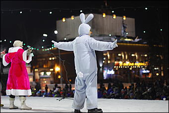 13 января 2012г. Барнаул , площадь Сахарова   Радиостанция «Юмор ФМ Барнаул» отметила пятилетие и Старый Новый год