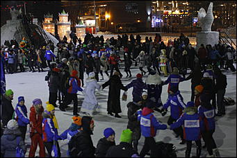 13 января 2012г. Барнаул , площадь Сахарова   Радиостанция «Юмор ФМ Барнаул» отметила пятилетие и Старый Новый год