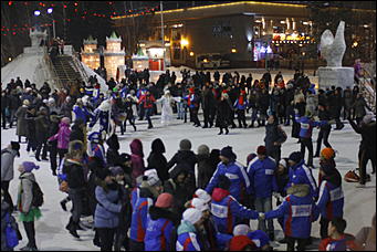13 января 2012г. Барнаул , площадь Сахарова   Радиостанция «Юмор ФМ Барнаул» отметила пятилетие и Старый Новый год