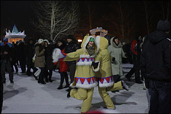 13 января 2012г. Барнаул , площадь Сахарова   Радиостанция «Юмор ФМ Барнаул» отметила пятилетие и Старый Новый год