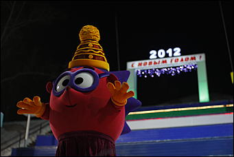 13 января 2012г. Барнаул , площадь Сахарова   Радиостанция «Юмор ФМ Барнаул» отметила пятилетие и Старый Новый год