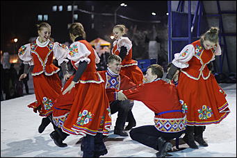 13 января 2012г. Барнаул , площадь Сахарова   Радиостанция «Юмор ФМ Барнаул» отметила пятилетие и Старый Новый год