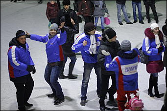 13 января 2012г. Барнаул , площадь Сахарова   Радиостанция «Юмор ФМ Барнаул» отметила пятилетие и Старый Новый год