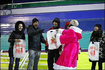 13 января 2012г. Барнаул , площадь Сахарова   Радиостанция «Юмор ФМ Барнаул» отметила пятилетие и Старый Новый год