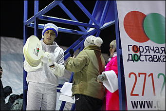 13 января 2012г. Барнаул , площадь Сахарова   Радиостанция «Юмор ФМ Барнаул» отметила пятилетие и Старый Новый год