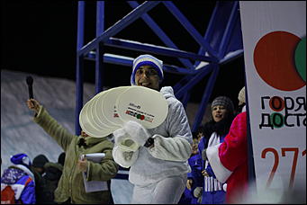 13 января 2012г. Барнаул , площадь Сахарова   Радиостанция «Юмор ФМ Барнаул» отметила пятилетие и Старый Новый год