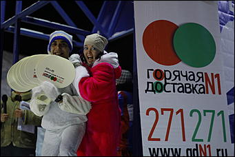 13 января 2012г. Барнаул , площадь Сахарова   Радиостанция «Юмор ФМ Барнаул» отметила пятилетие и Старый Новый год