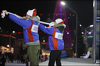 13 января 2012г. Барнаул , площадь Сахарова   Радиостанция «Юмор ФМ Барнаул» отметила пятилетие и Старый Новый год