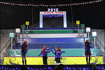 13 января 2012г. Барнаул , площадь Сахарова   Радиостанция «Юмор ФМ Барнаул» отметила пятилетие и Старый Новый год