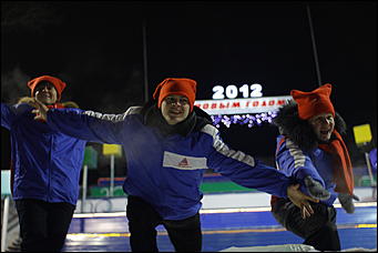 13 января 2012г. Барнаул , площадь Сахарова   Радиостанция «Юмор ФМ Барнаул» отметила пятилетие и Старый Новый год