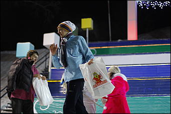 13 января 2012г. Барнаул , площадь Сахарова   Радиостанция «Юмор ФМ Барнаул» отметила пятилетие и Старый Новый год