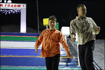 13 января 2012г. Барнаул , площадь Сахарова   Радиостанция «Юмор ФМ Барнаул» отметила пятилетие и Старый Новый год