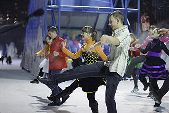 13 января 2012г. Барнаул , площадь Сахарова   Радиостанция «Юмор ФМ Барнаул» отметила пятилетие и Старый Новый год