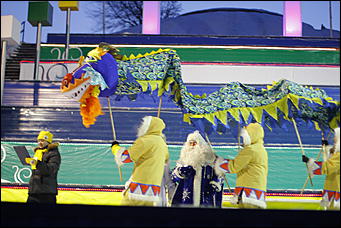 13 января 2012г. Барнаул , площадь Сахарова   Радиостанция «Юмор ФМ Барнаул» отметила пятилетие и Старый Новый год