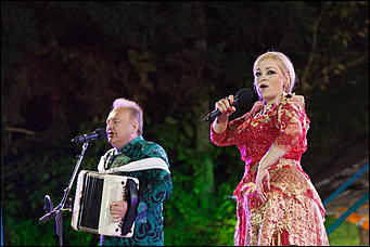 4 сентябрь 2016 г., Барнаул © Амител Вячеслав Мельников Вот она любовь долгожданная! Как барнаульцы встречали королеву народной песни