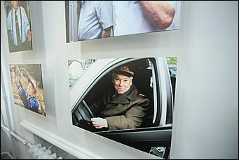 23 октября 2019 г., Барнаул. Екатерина Смолихина   Меч Боливара и другие. Коллекцию сувенирного оружия Калашникова привезли в Барнаул