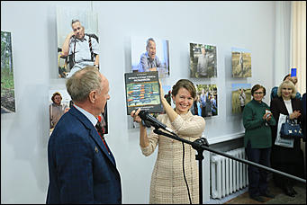 23 октября 2019 г., Барнаул. Екатерина Смолихина   Меч Боливара и другие. Коллекцию сувенирного оружия Калашникова привезли в Барнаул