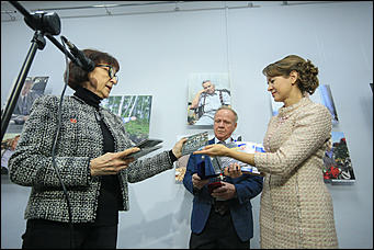 23 октября 2019 г., Барнаул. Екатерина Смолихина   Меч Боливара и другие. Коллекцию сувенирного оружия Калашникова привезли в Барнаул