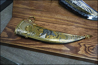 23 октября 2019 г., Барнаул. Екатерина Смолихина   Меч Боливара и другие. Коллекцию сувенирного оружия Калашникова привезли в Барнаул