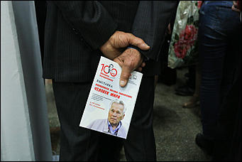 23 октября 2019 г., Барнаул. Екатерина Смолихина   Меч Боливара и другие. Коллекцию сувенирного оружия Калашникова привезли в Барнаул