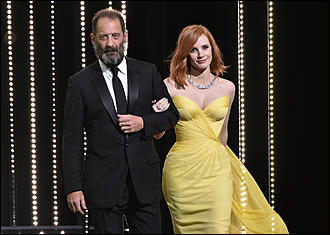 12 май 2016 г., Барнаул Прозрачные блузки и черные кобры: в каких нарядах появились звезды на открытии Каннского кинофестиваля?