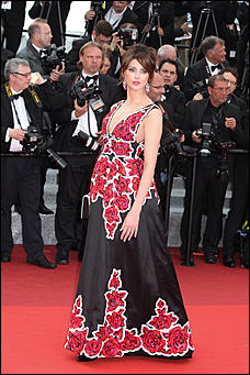 12 май 2016 г., Барнаул Прозрачные блузки и черные кобры: в каких нарядах появились звезды на открытии Каннского кинофестиваля?