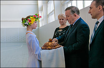 10 март 2016 г., Барнаул © Амител Вячеслав Мельников   Губернатор края провел торжественное открытие спортивного комплекса в Алейске