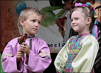 12 июня 2011 г., Барнаул   Гала-концерт фестиваля "Карусель дружбы"