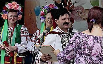 12 июня 2011 г., Барнаул   Гала-концерт фестиваля "Карусель дружбы"