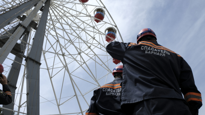 7 июнь 2017 г., Барнаул   Фоторепортаж о том, как сотрудники МЧС снимали людей с колеса обозрения 