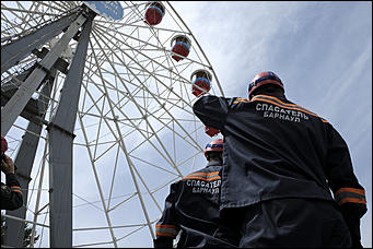7 июнь 2017 г., Барнаул   Фоторепортаж о том, как сотрудники МЧС снимали людей с колеса обозрения 