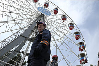 7 июнь 2017 г., Барнаул   Фоторепортаж о том, как сотрудники МЧС снимали людей с колеса обозрения 