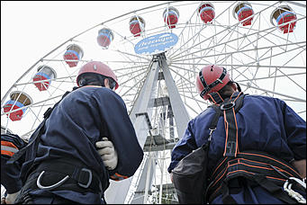 7 июнь 2017 г., Барнаул   Фоторепортаж о том, как сотрудники МЧС снимали людей с колеса обозрения 