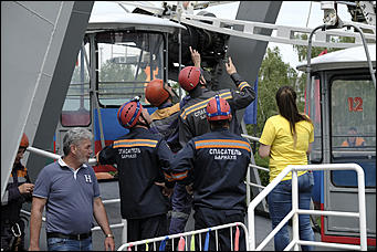 7 июнь 2017 г., Барнаул   Фоторепортаж о том, как сотрудники МЧС снимали людей с колеса обозрения 