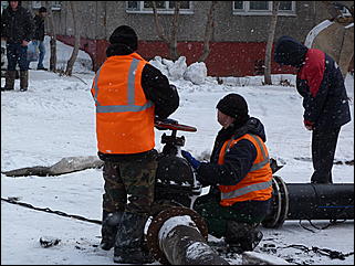 16-17 марта 2011 г., Барнаул   Устранение аварии на коллекторе в центре Барнаула