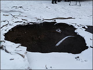 16-17 марта 2011 г., Барнаул   Устранение аварии на коллекторе в центре Барнаула